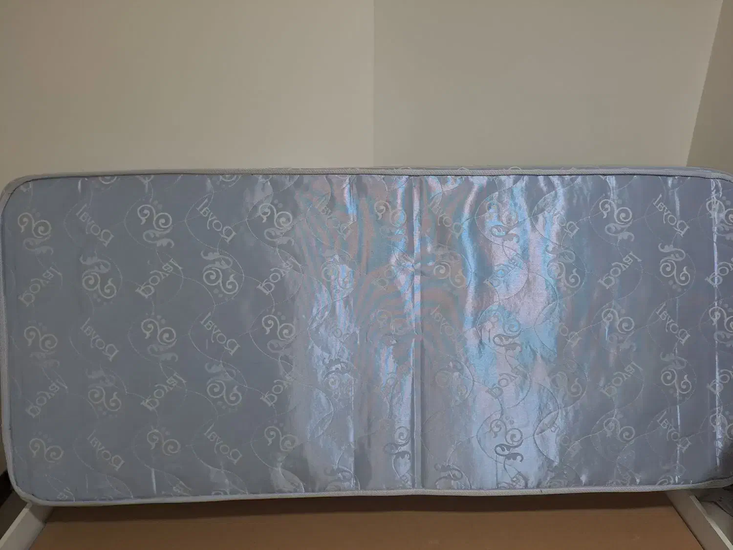 تشک یک نفره|تشک تختخواب|شاهینشهر, عطار|دیوار