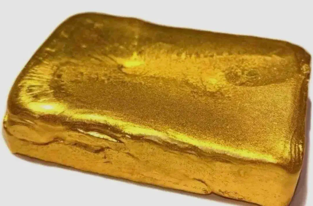 طلای گمشده|جواهرات|نجف‌آباد, باغ ملی|دیوار