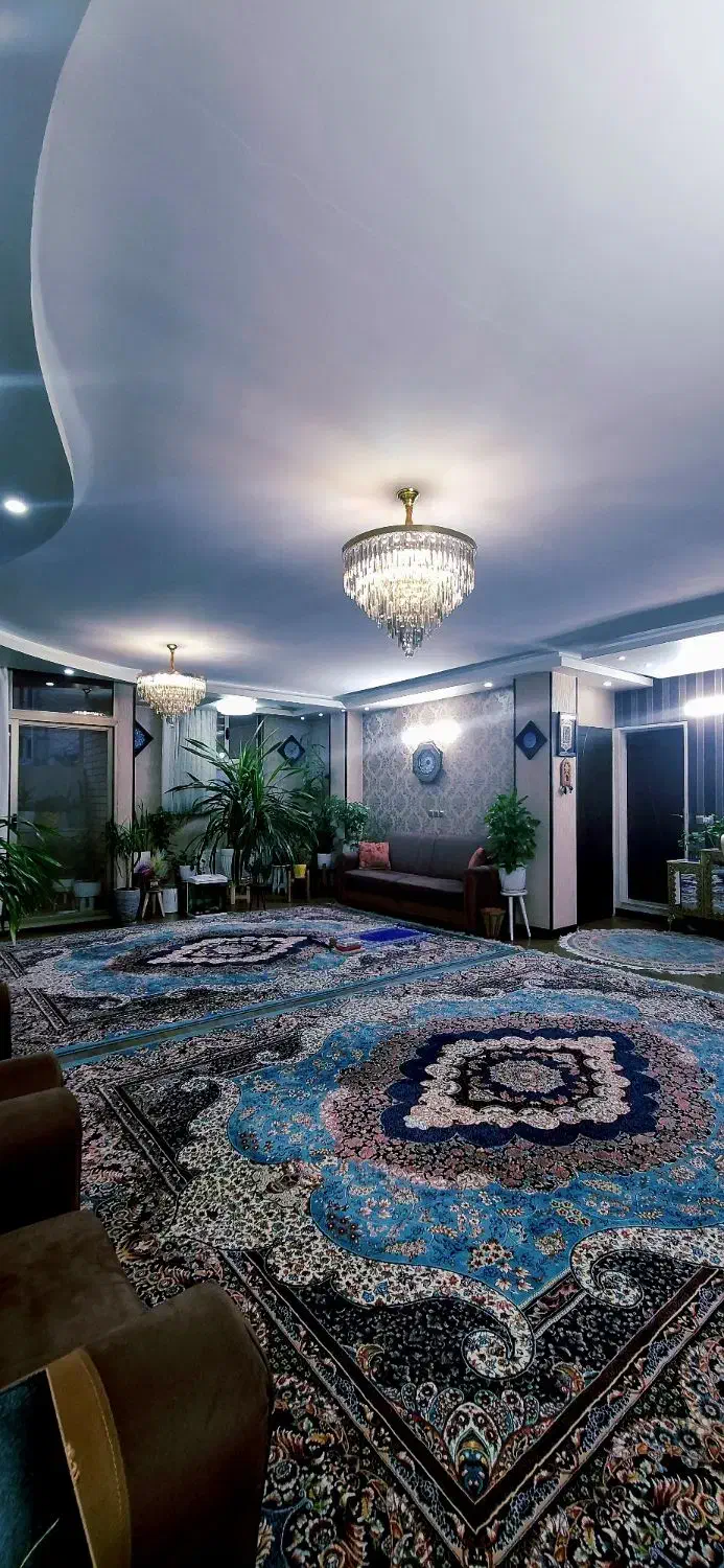 خانه‌ای رویایی در طبقه اول ،۱۱۴ متر سه‌طرف نور|فروش آپارتمان|اصفهان, پزوه|دیوار
