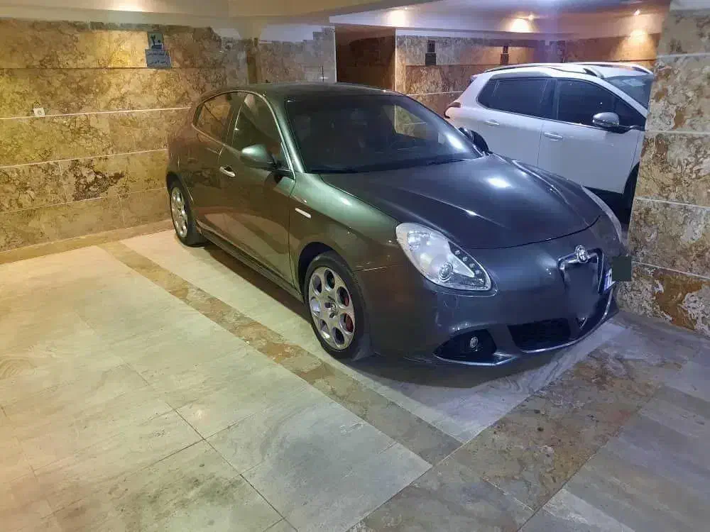 الفارومئو جولیتا مدل 2012 مشابه صفر کیلومتر|خودرو سواری و وانت|تهران, امانیه|دیوار