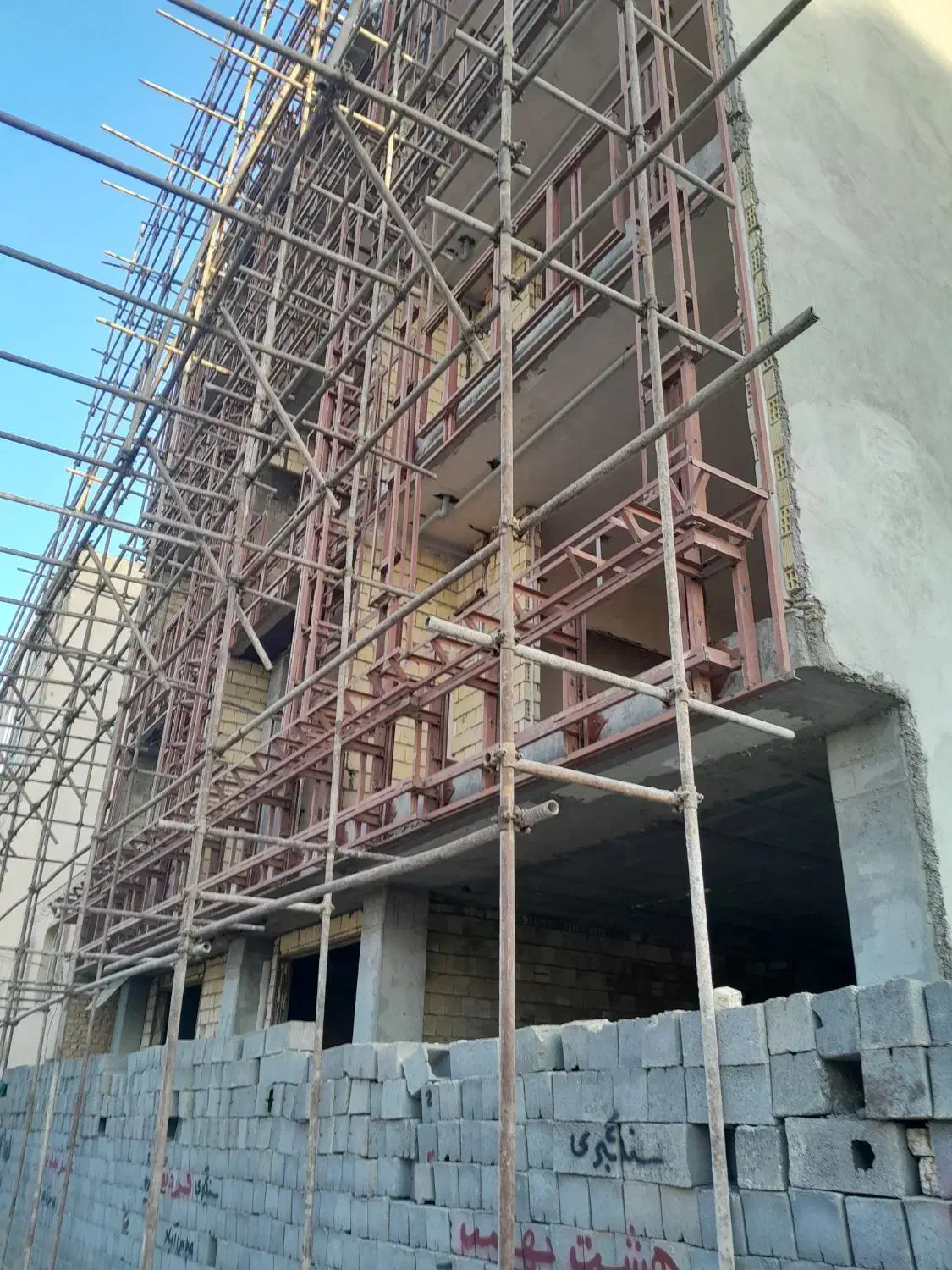 کمک جوشکار|استخدام معماری، عمران و ساختمانی|شهرکرد, |دیوار