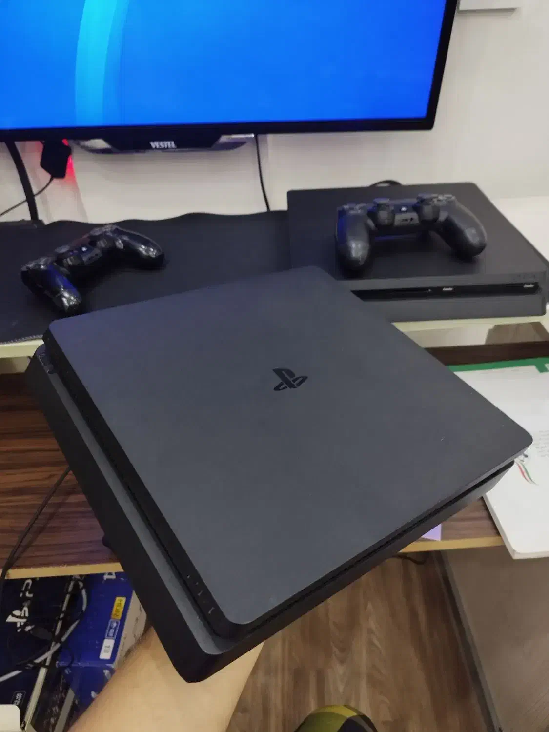 ps4 slim کپی خور بسیار تمیز در حد آکبند|کنسول، بازی ویدئویی و آنلاین|سرخرود, |دیوار