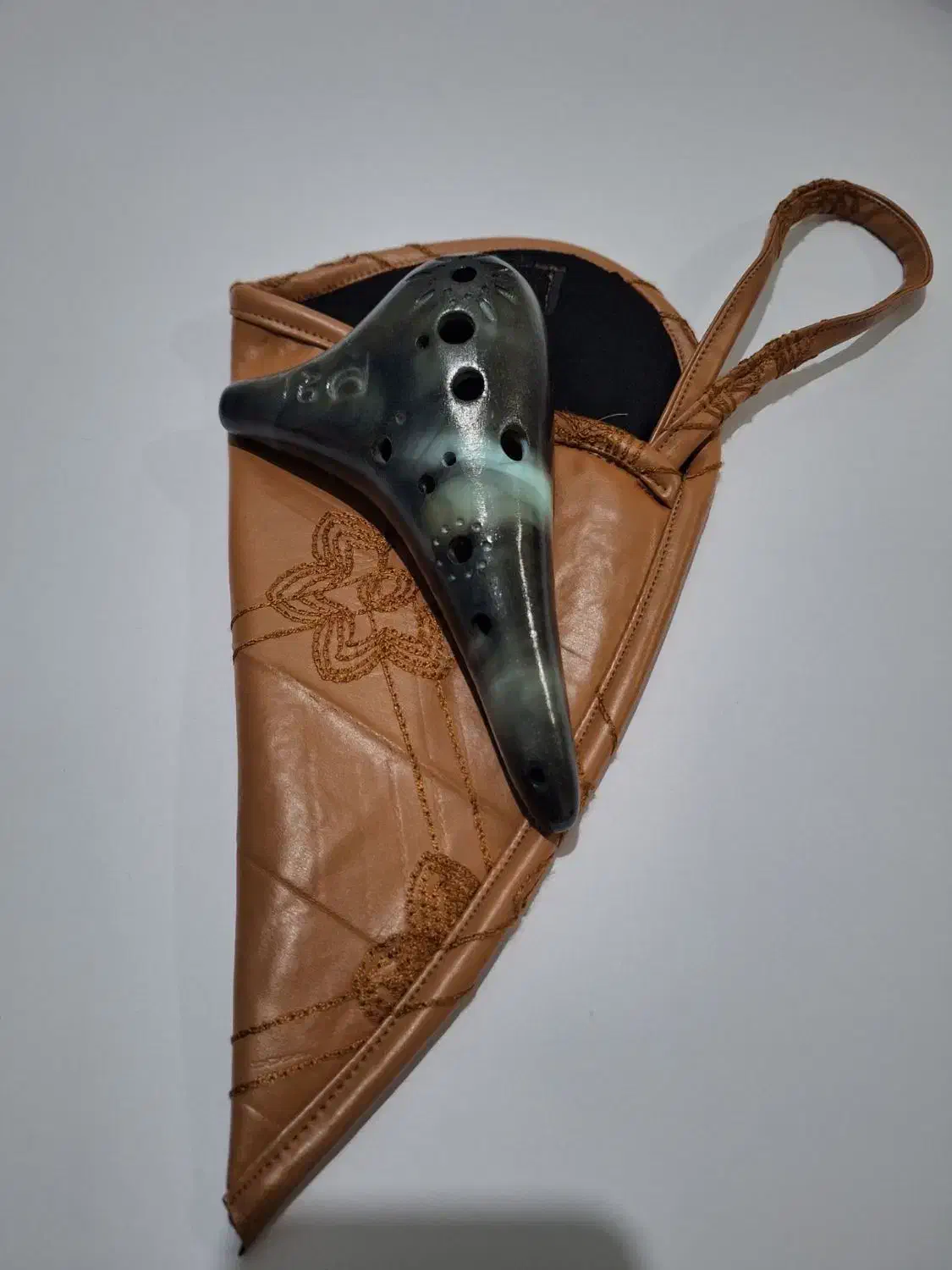 اکارینا|سازهای بادی|ری, علایین|دیوار