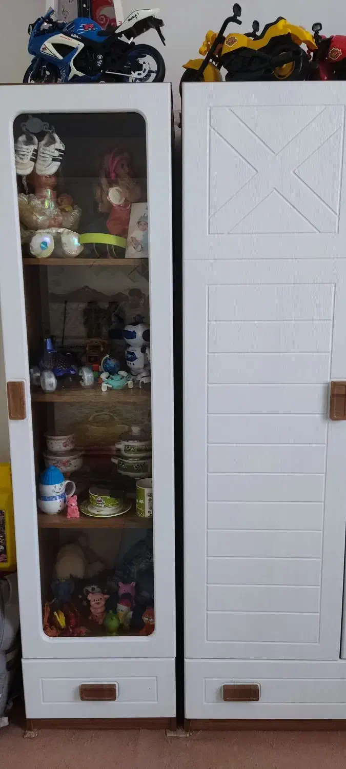 یه عدد کمد و ویترین|بوفه، ویترین، کنسول|قزوین, |دیوار