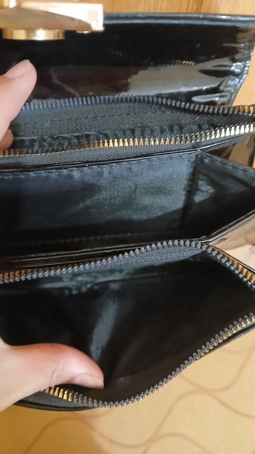 کیف|کیف، کفش، کمربند|پیشوا, |دیوار