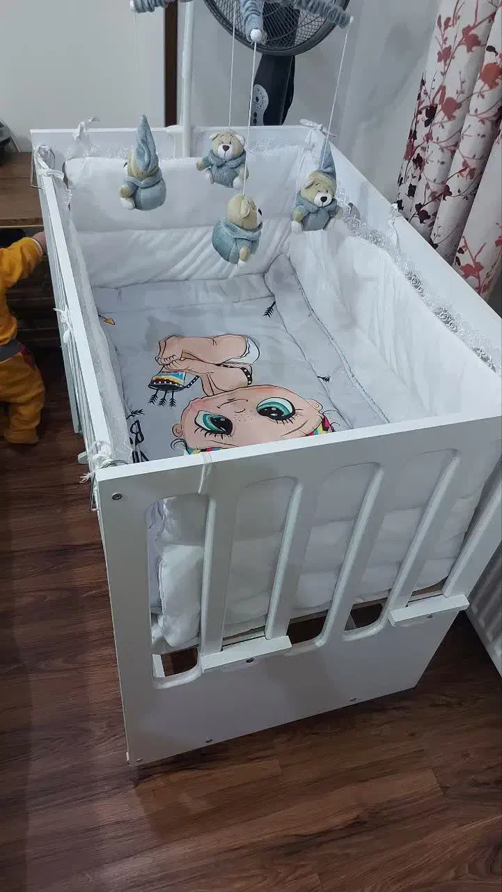 گهواره کنار تخت مادر|تخت و صندلی بچه|تهران, بلورسازی|دیوار