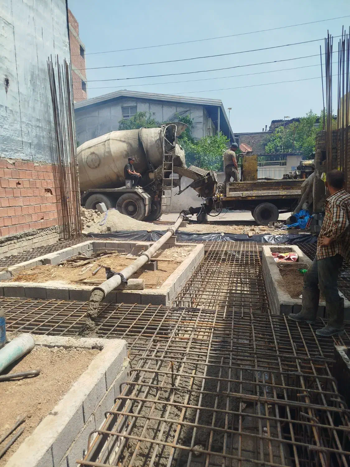 بتن آماده پمپ بتن دکل|مصالح و تجهیزات ساختمان|ساری, |دیوار