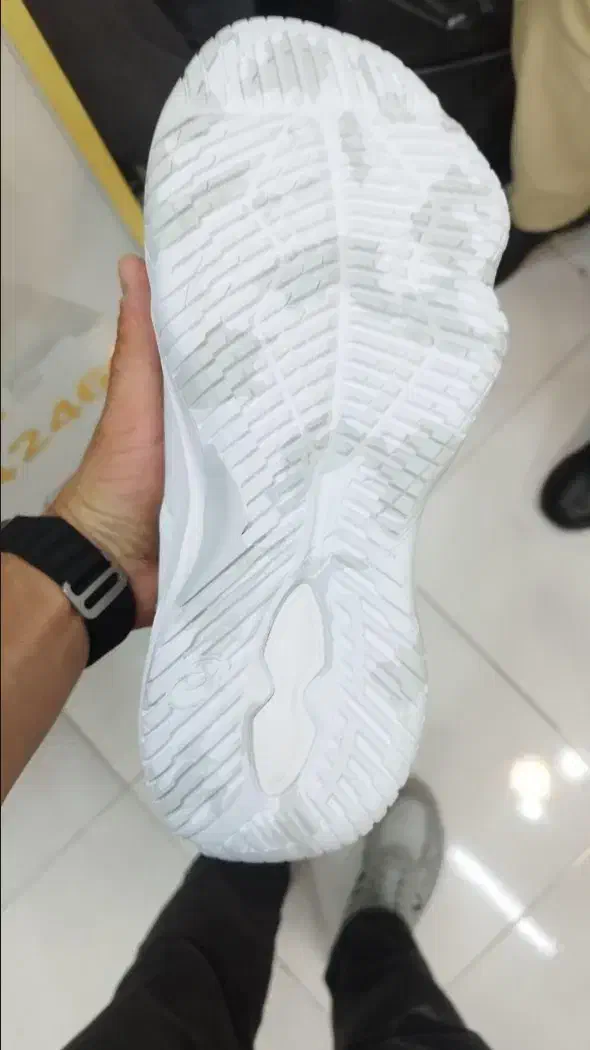 کفش والیبال|کیف، کفش، کمربند|رشت, حسین آباد|دیوار