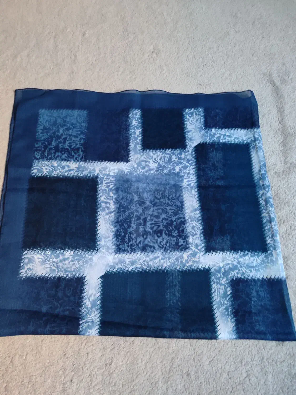 روسری|لباس|پرند, فاز ۳|دیوار