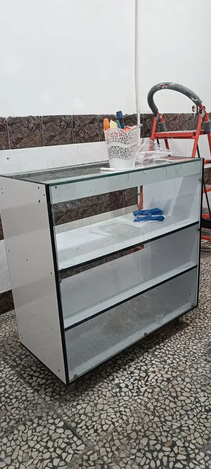 ویترین شیشه ای مغازه mdf|فروشگاه و مغازه|سلماس, |دیوار