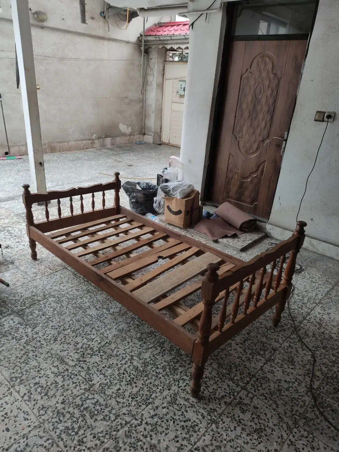 تخت خواب چوبی و فلزی|تخت و سرویس خواب|رشت, دیلمان|دیوار