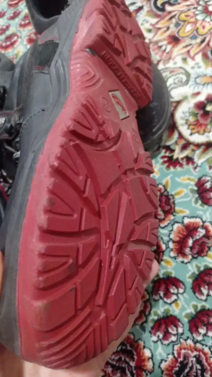 کفش کار یا کفش ایمنی محکم و سالم|کیف، کفش، کمربند|قم, باغ شریفی|دیوار