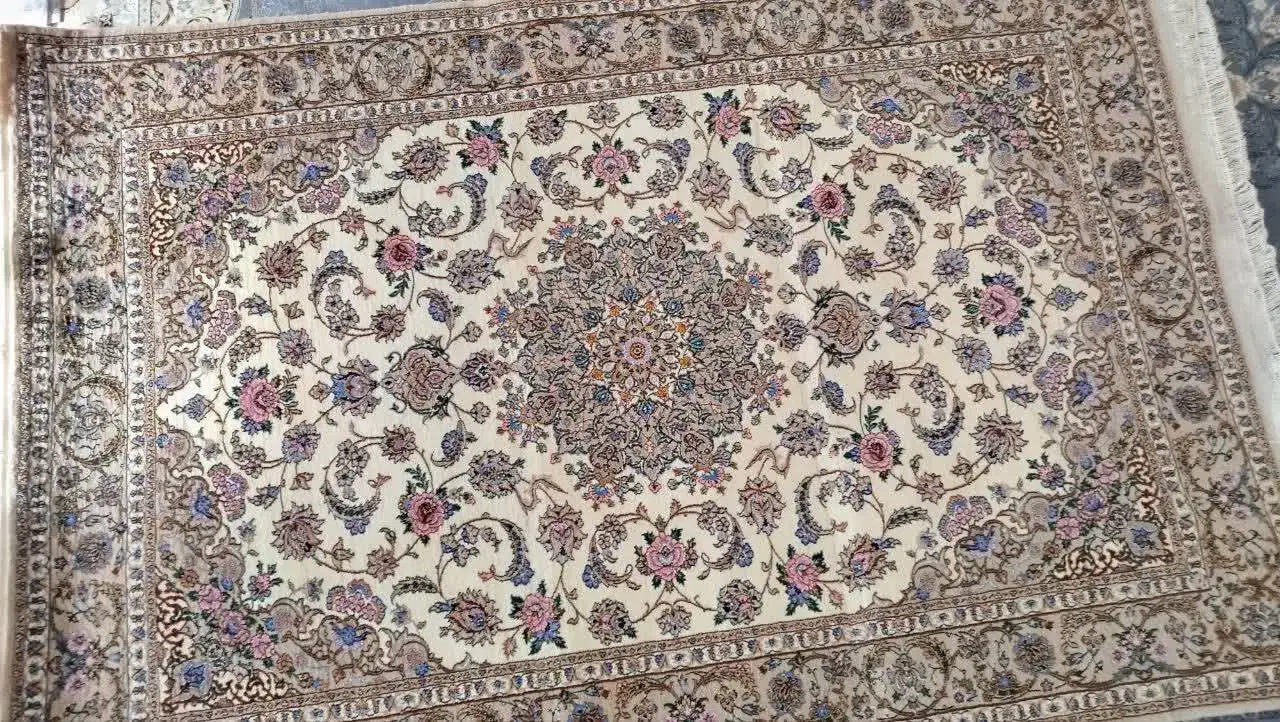 فرش ابریشم دستباف|فرش|فلاورجان, |دیوار