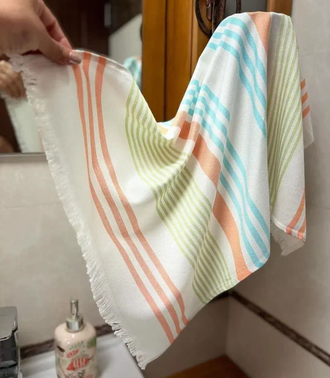 حوله دست و صورت و دستمال آشپزخانه|سفره، حوله، دستمال آشپزخانه|اصفهان, خواجه عمید|دیوار