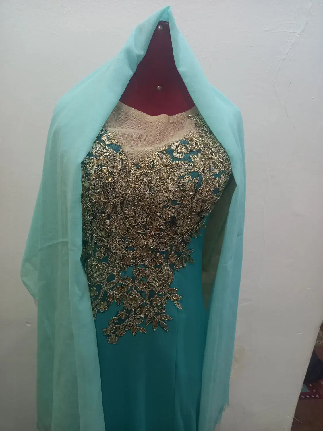 پیراهن مجلسی|لباس|چمستان, |دیوار