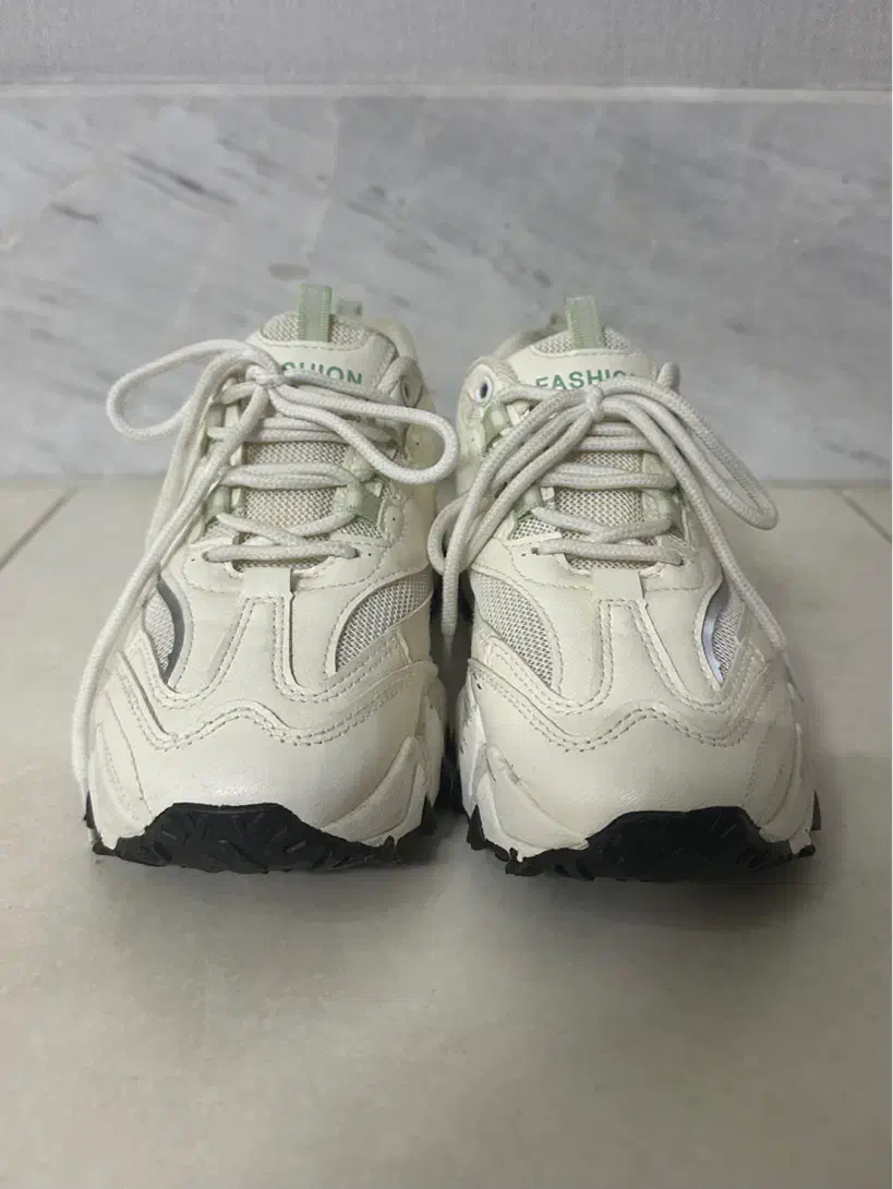 کتونی نو استفاده نشده|کیف، کفش، کمربند|قم, سراجه (۱۵ خرداد)|دیوار