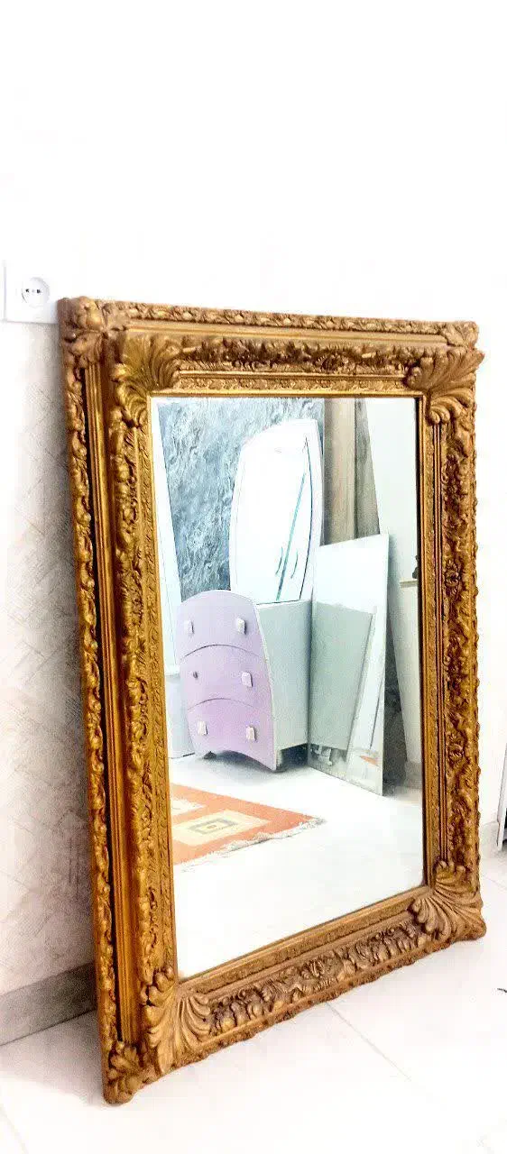 آیینه بزرگ|آینه|مشهد, عامل|دیوار