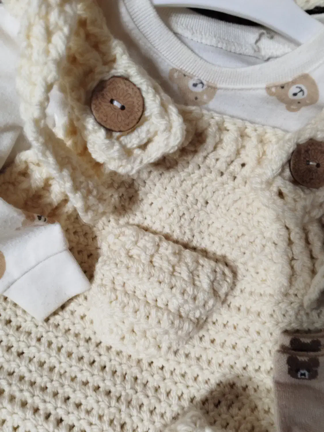 بافت بیلر و کلاه نوزادی|کفش و لباس بچه|آستارا, |دیوار