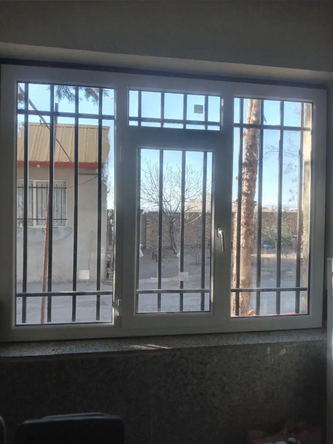 نصب و ریگلاژ انواع درب و پنجره دوجداره|خدمات پیشه و مهارت|قزوین, |دیوار