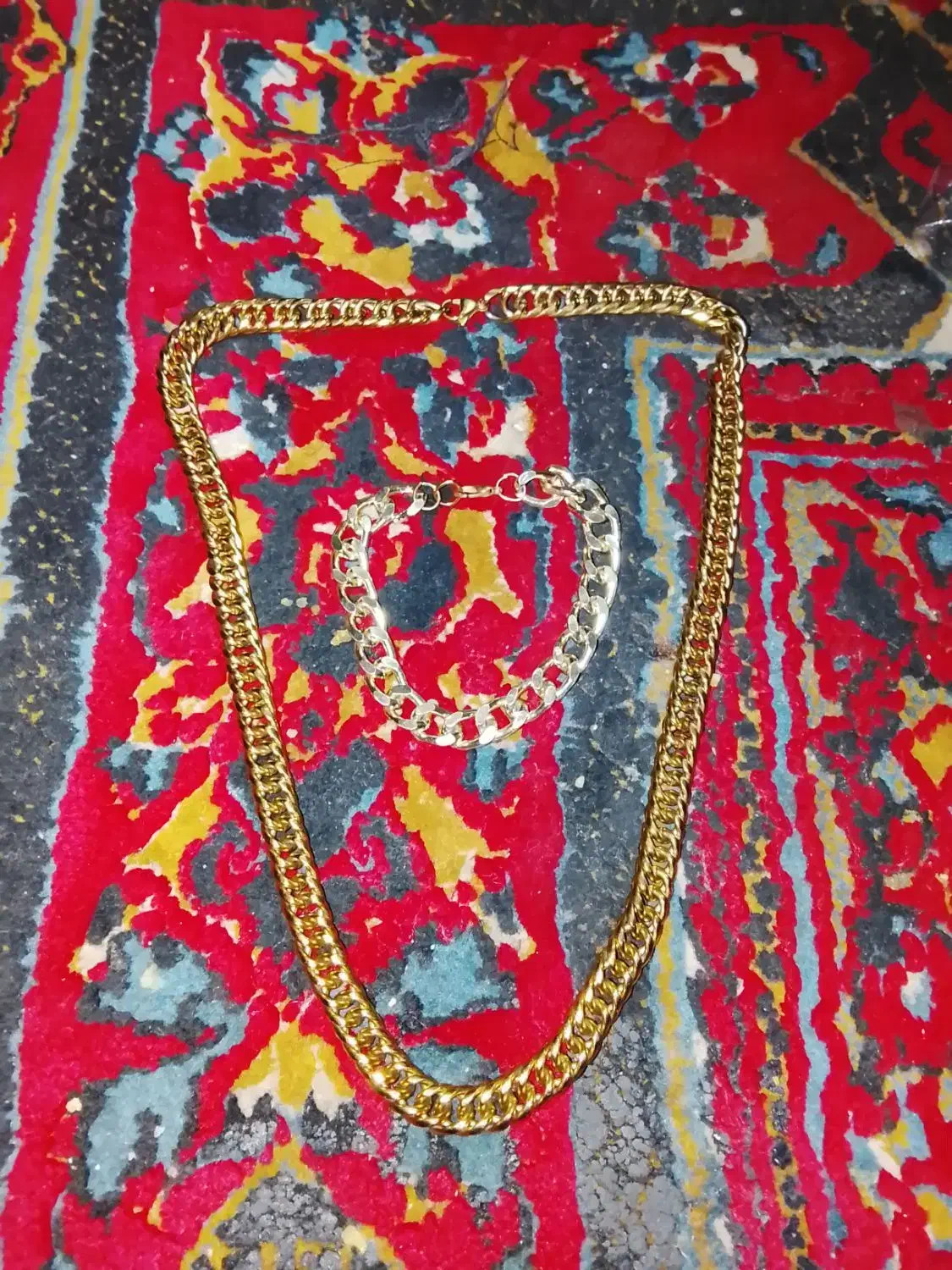 زنجیر و دست بند طلایی|بدلیجات|مشکیندشت, |دیوار