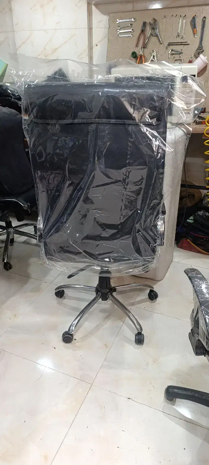 صندلی مدیریت و کارمندی پشت بلند|صندلی و نیمکت|قم, کلهری|دیوار