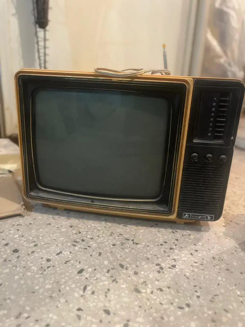 تلوزیون قدیمی|تلویزیون و پروژکتور|یزد, |دیوار