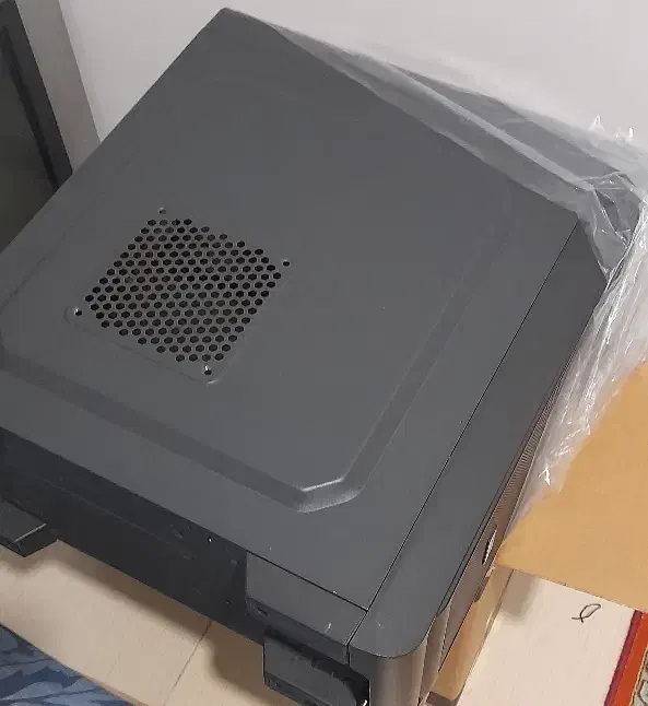 کیس گیرین در حد نو|قطعات و لوازم جانبی رایانه|پرند, فاز ۶|دیوار