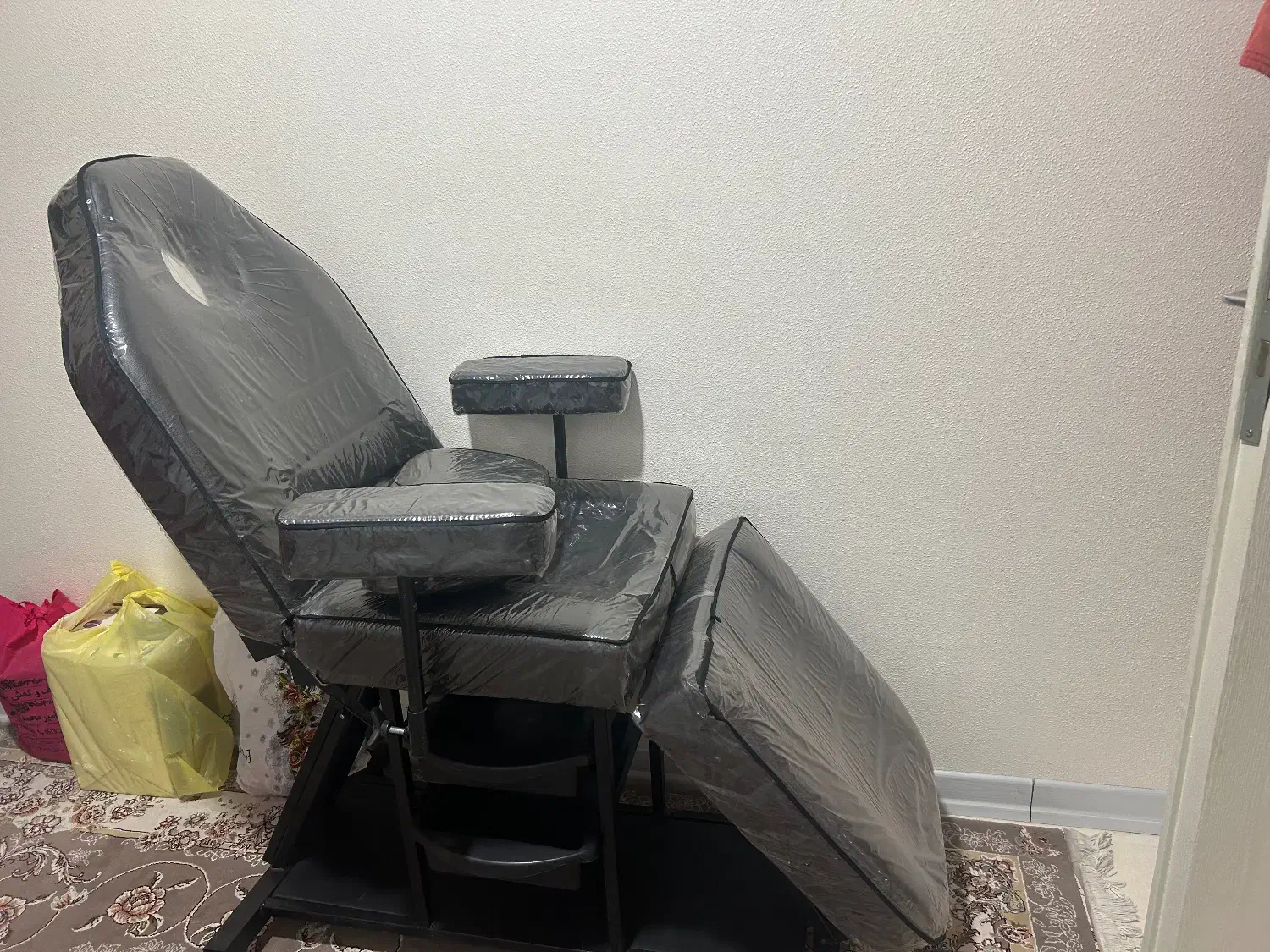 تخت فیشال/ماساژ و تتو|آرایشی، بهداشتی، درمانی|شاهینشهر, طالقانی|دیوار