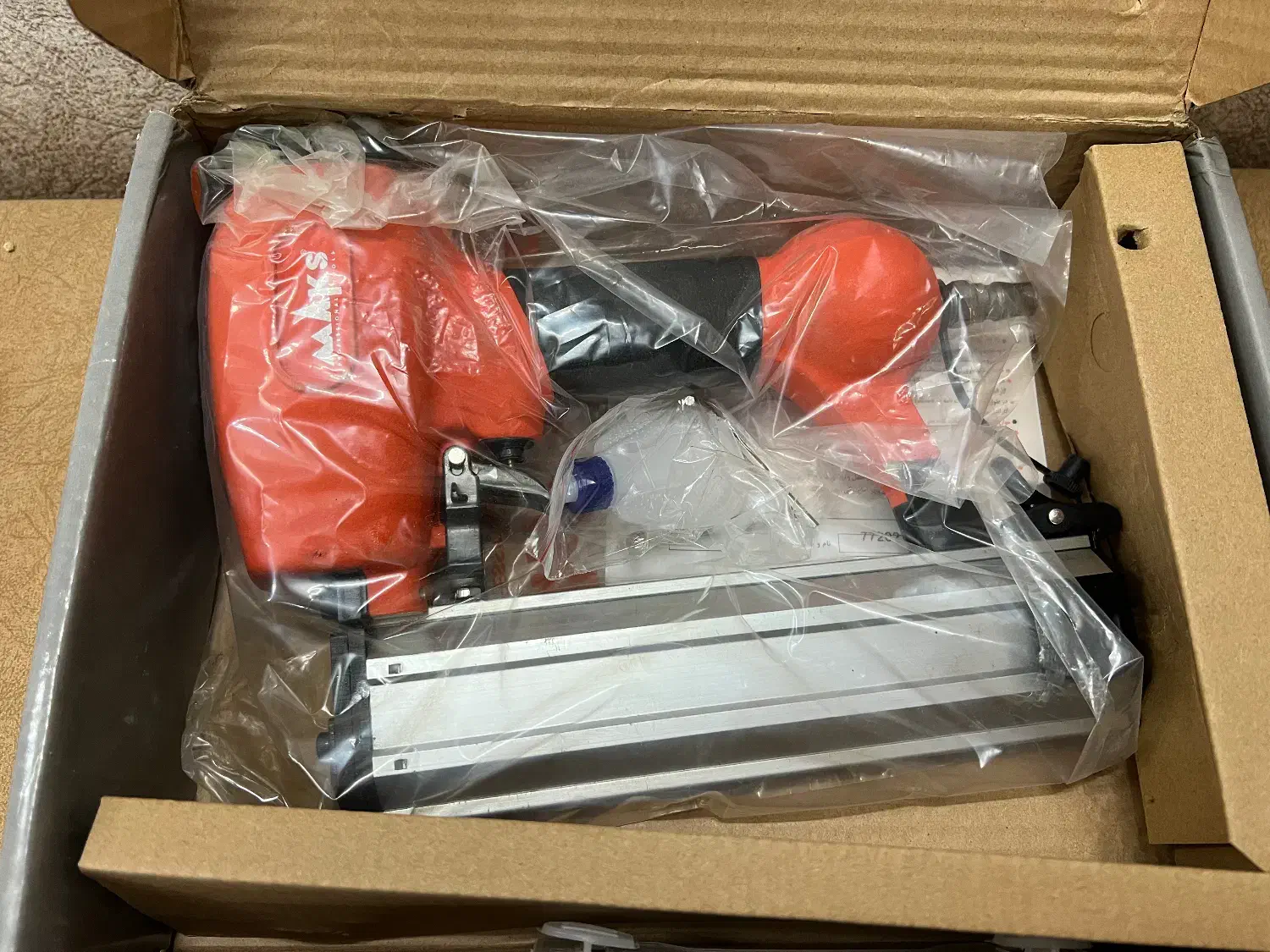 میخ کوب بادی برند مکس|ابزارآلات|کاشمر, |دیوار