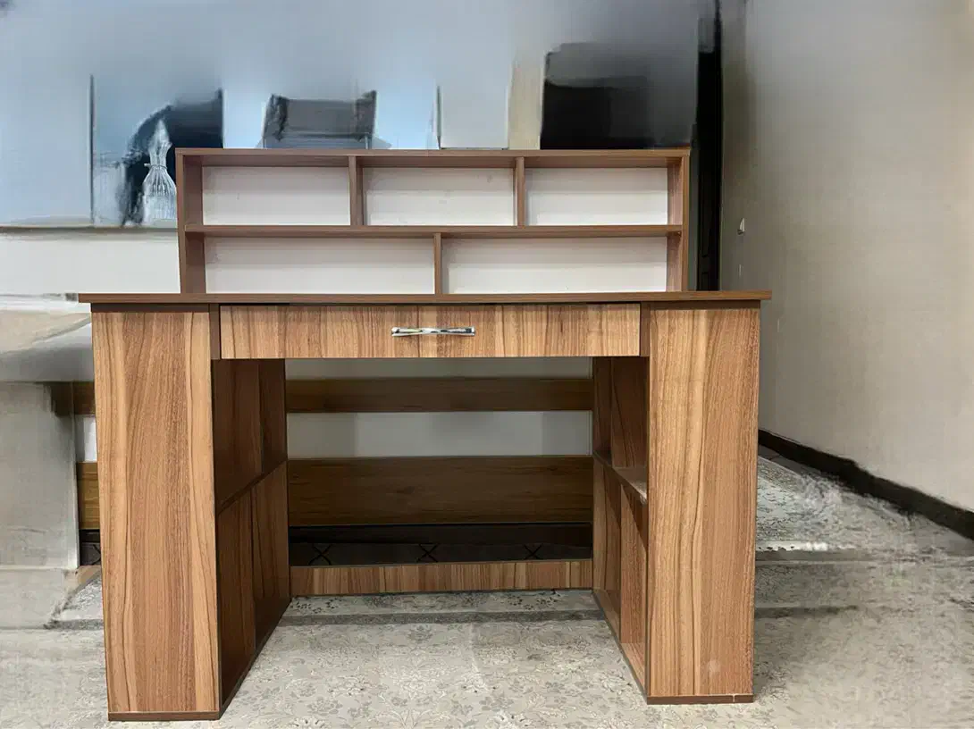 میز تحریر MDF در حد نو|میز تحریر و کامپیوتر|فولادشهر, B6|دیوار