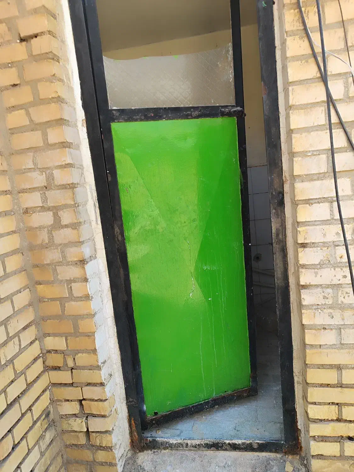 فروش چند عدد تیر اهن و درب حال و سرویس ها.غیره|مصالح و تجهیزات ساختمان|اهواز, رسالت|دیوار