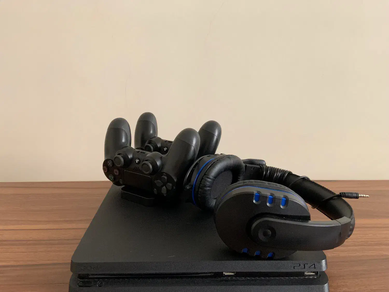 Ps4 slim|کنسول، بازی ویدئویی و آنلاین|تهران, سبلان (لشگر)|دیوار