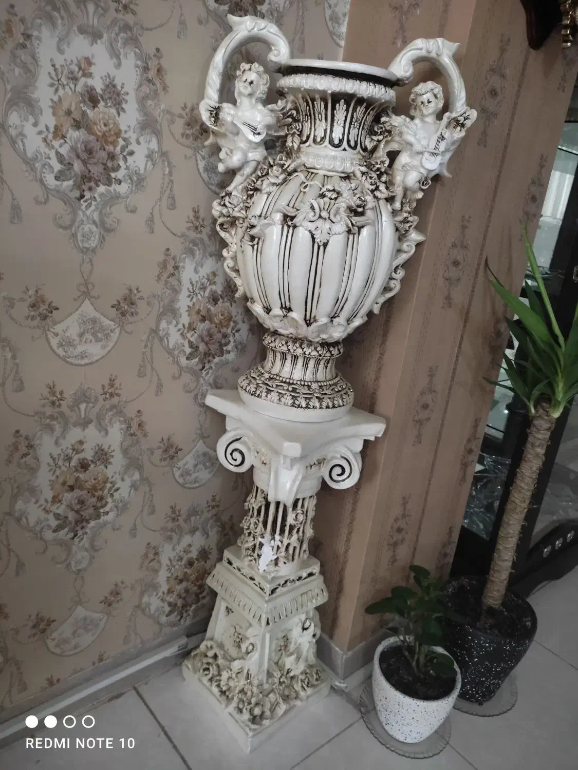 مجسمه کنار سالنی طرح فرشته|مجسمه، تندیس، ماکت|اسلام‌شهر, شهرک قائمیه|دیوار