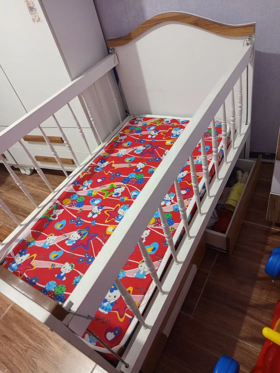 تخت خواب  کودک  همراه گهواره|تخت و صندلی بچه|چهارباغ, |دیوار