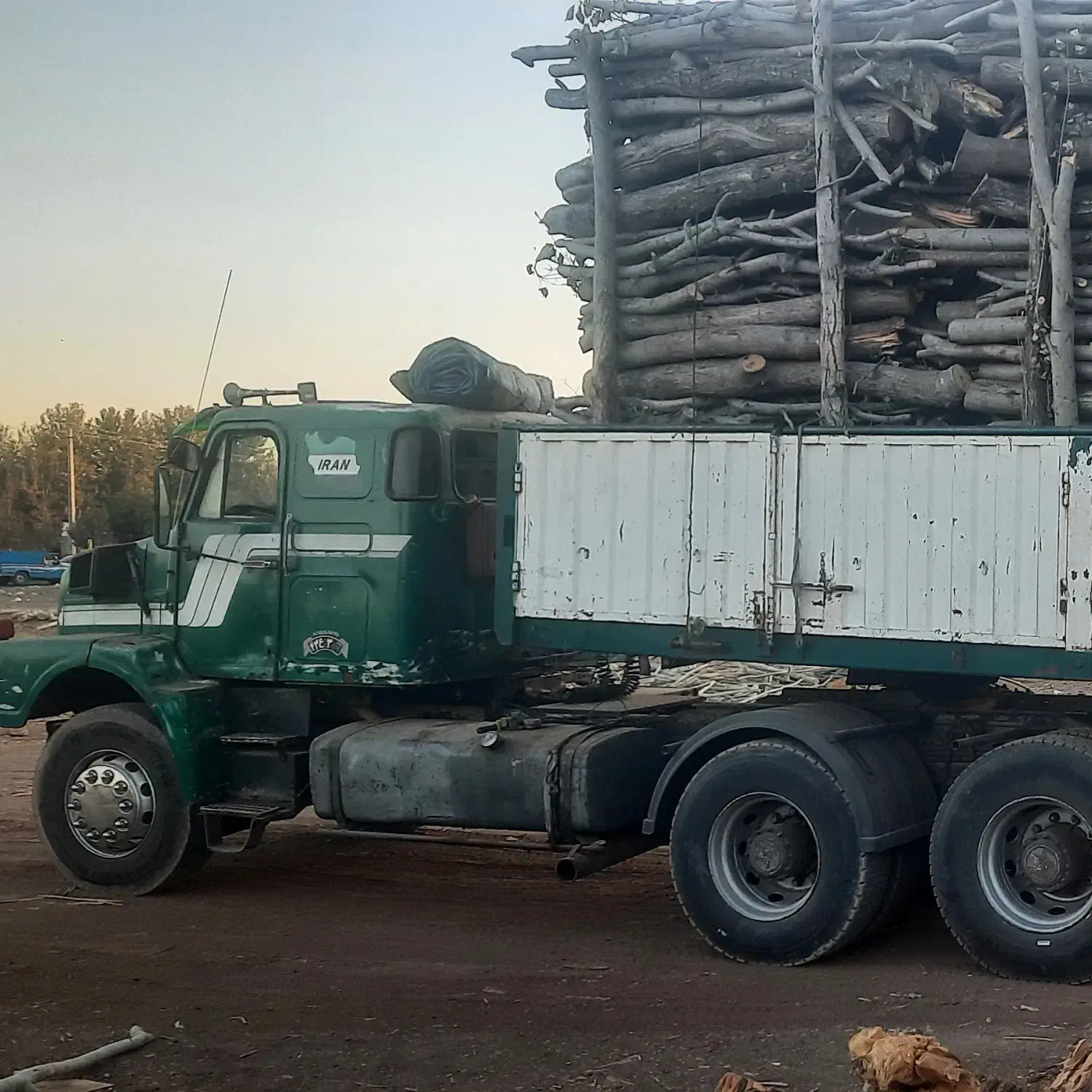 ولوو فروشی مدل ۶۲ قیمت سر وته ۳ میلیارد|خودرو سنگین|اردبیل, |دیوار