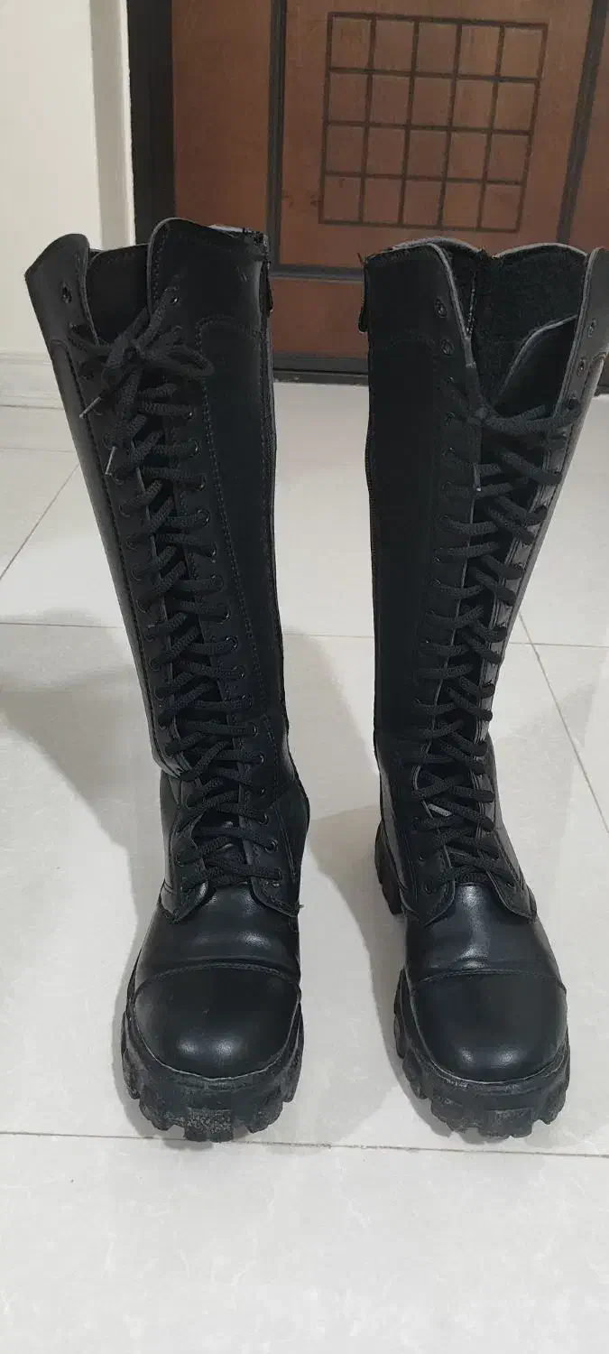 بوت چرم|کیف، کفش، کمربند|بومهن, |دیوار