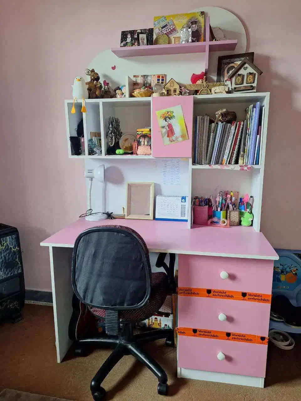 تخت ومیز تحریر|تخت و سرویس خواب|زیرآب, |دیوار