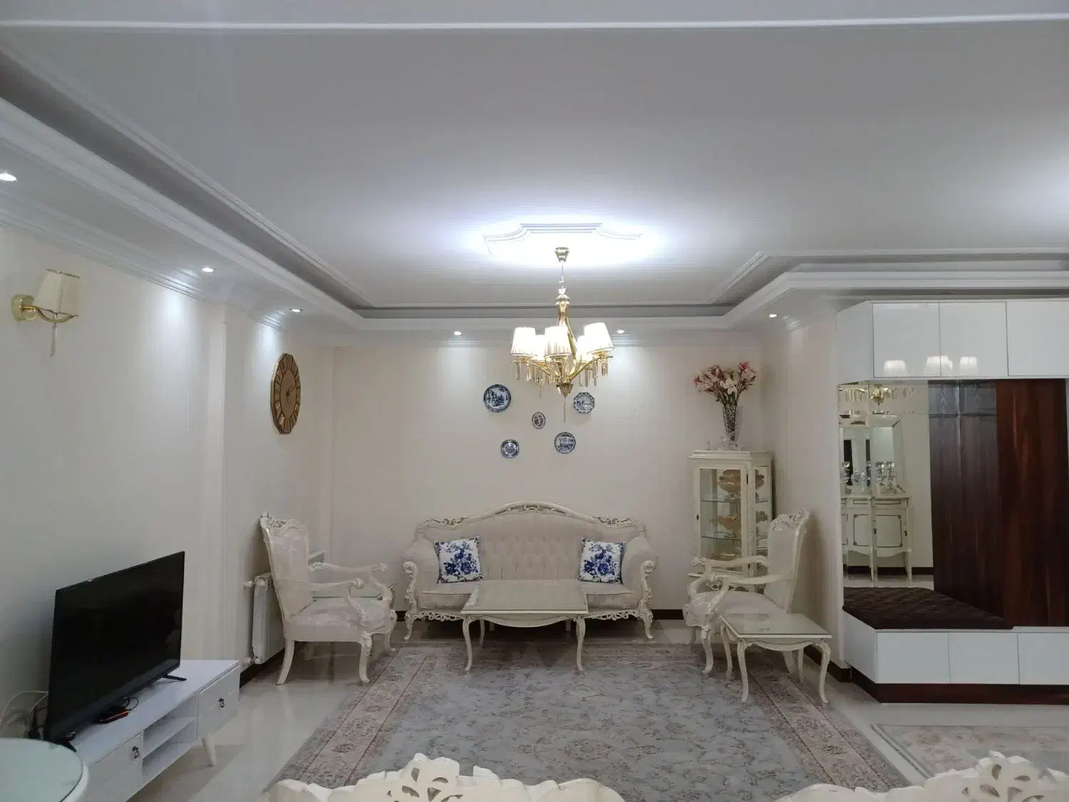 مبلمان کلاسیک ۷نفره با ویترین|مبلمان خانگی و میز عسلی|تهران, شیوا|دیوار