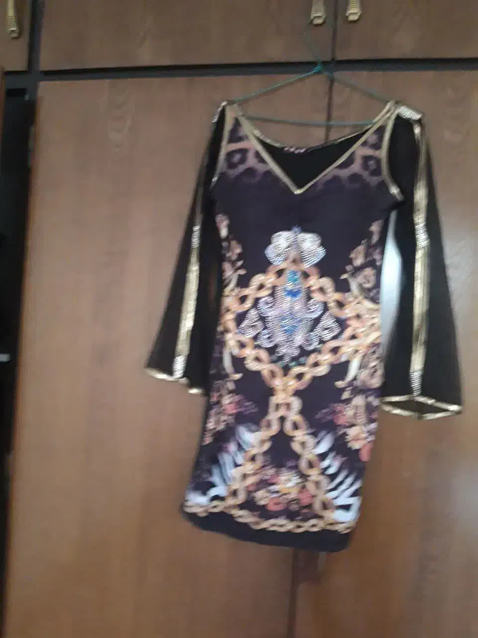 لباس مجلسی|لباس|قم, امامزاده ابراهیم|دیوار