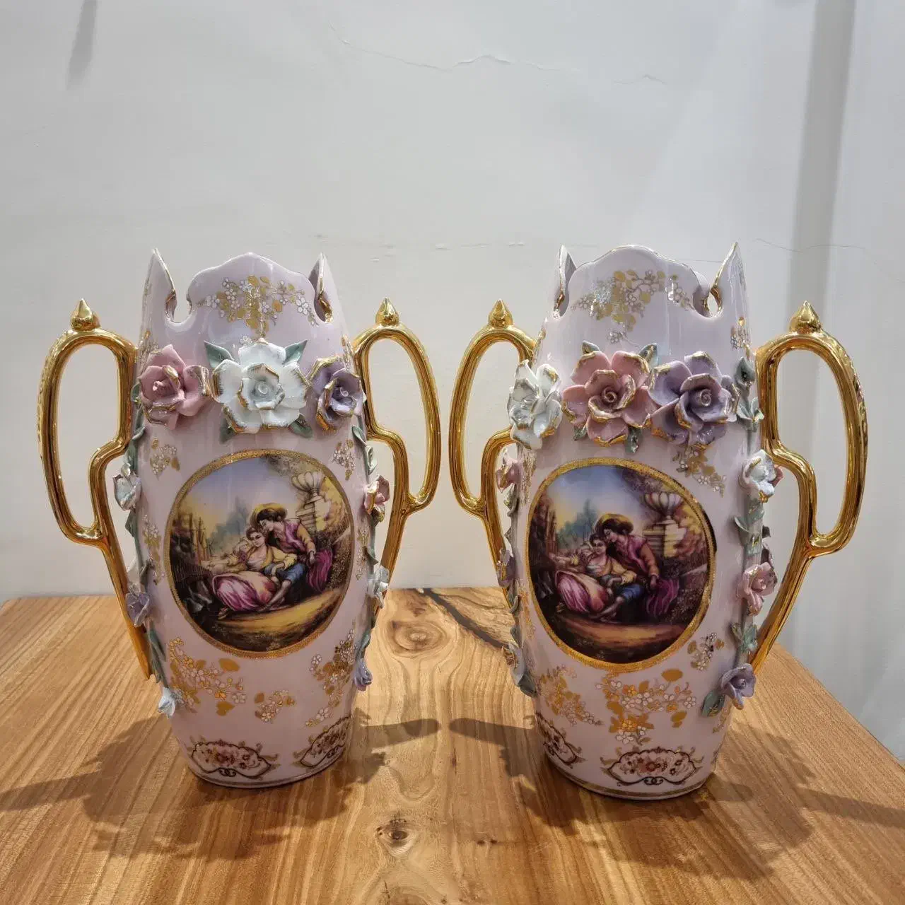 گلدان بلند گل برجسته|کلکسیون اشیاء عتیقه|تهران, قناتکوثر|دیوار