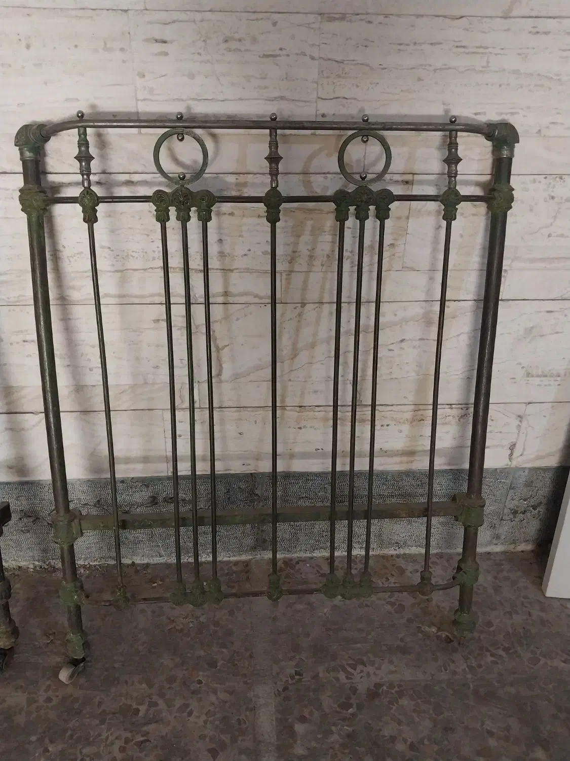 تخت روسی شوروی قدیمی|حراج|تهران, زعفرانیه|دیوار