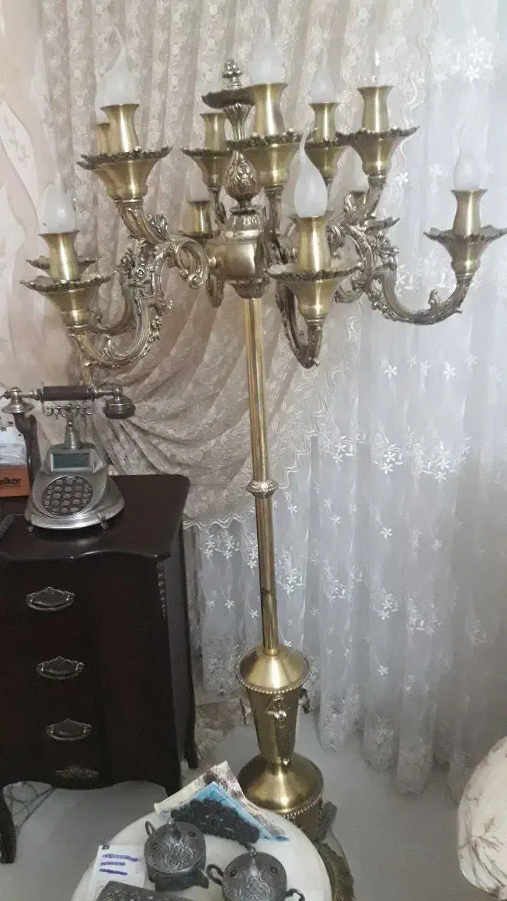اباژور کنار سالنی برنز|چراغ خواب و آباژور|کرج, دهقان ویلا|دیوار