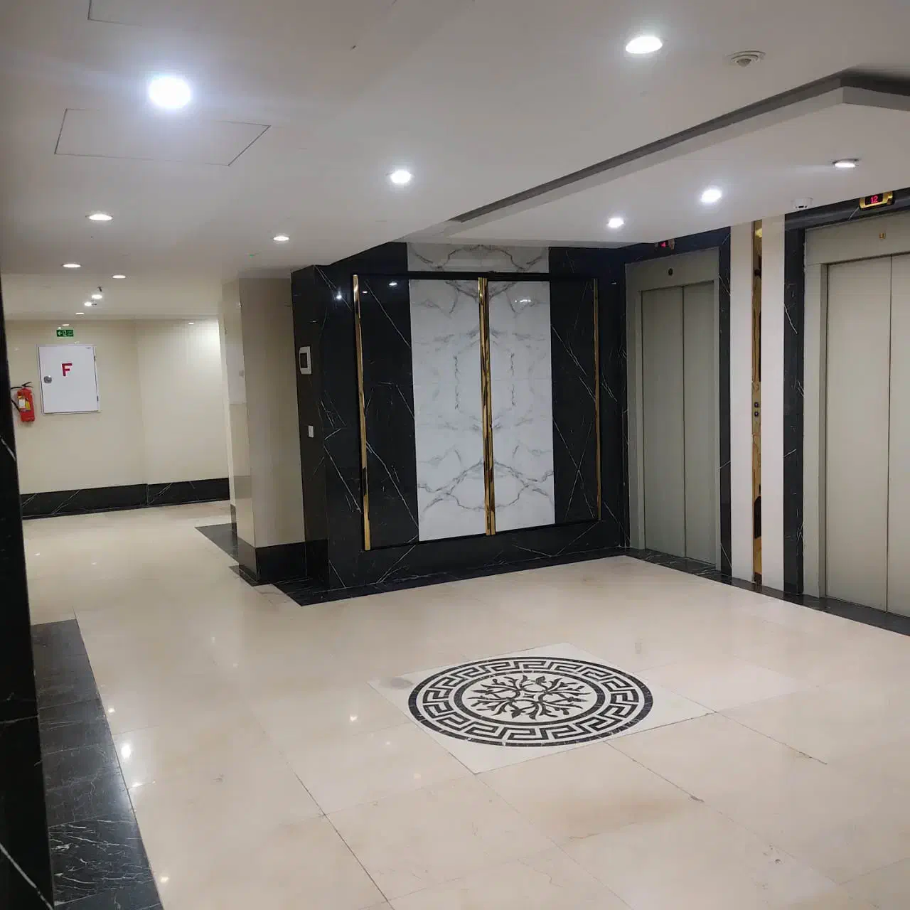 واحد اجاره ۱۱۳متری دریاچه چیتگر برج مجلل نگین ساحل