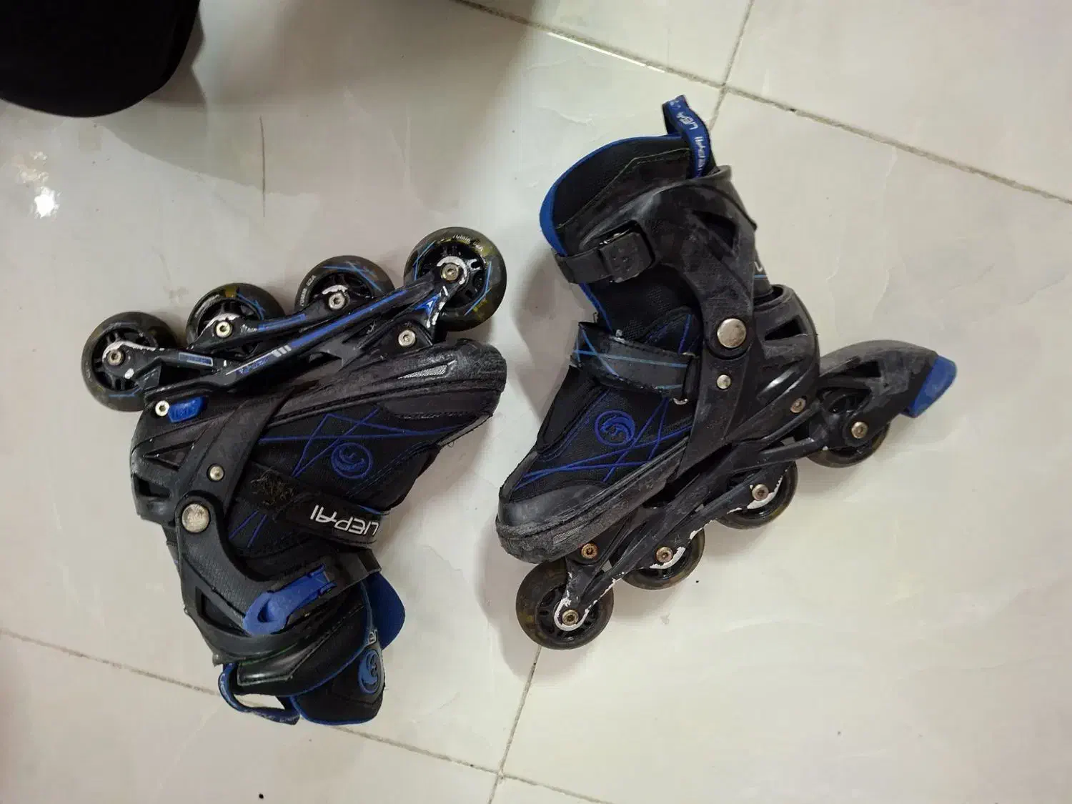 اسکیت رنگ آبی مشکی|دوچرخه، اسکیت، اسکوتر|گلبهار, شهر جدید گلبهار|دیوار