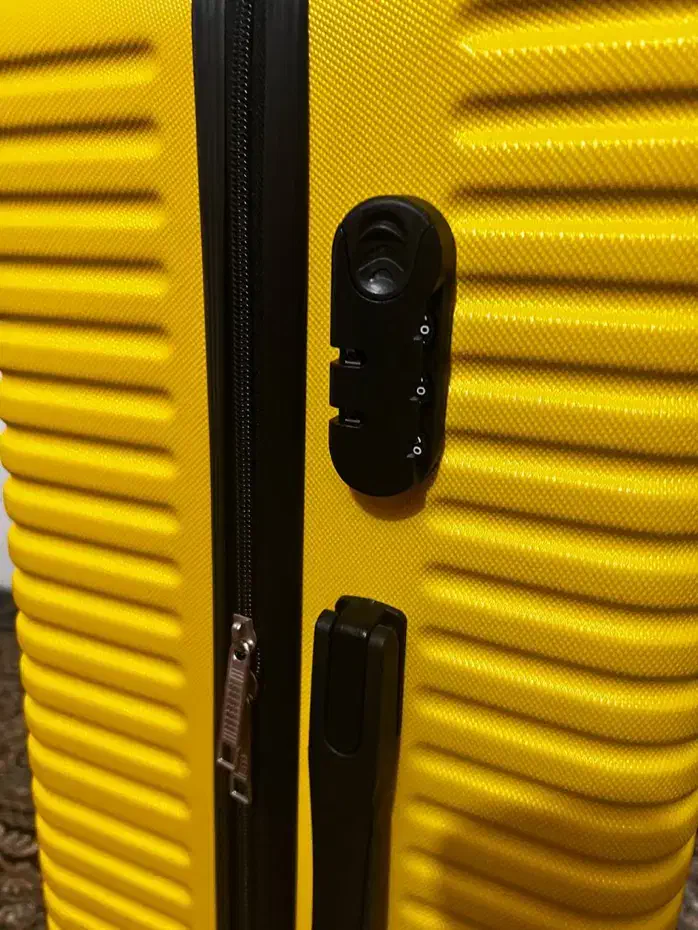 چمدان کاملا سالم|کیف، کفش، کمربند|رشت, جانبازان|دیوار