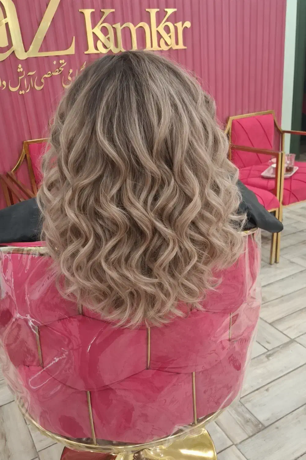 رنگ و لایت و کوتاهی تخصصی|خدمات آرایشگری و زیبایی|جم, |دیوار