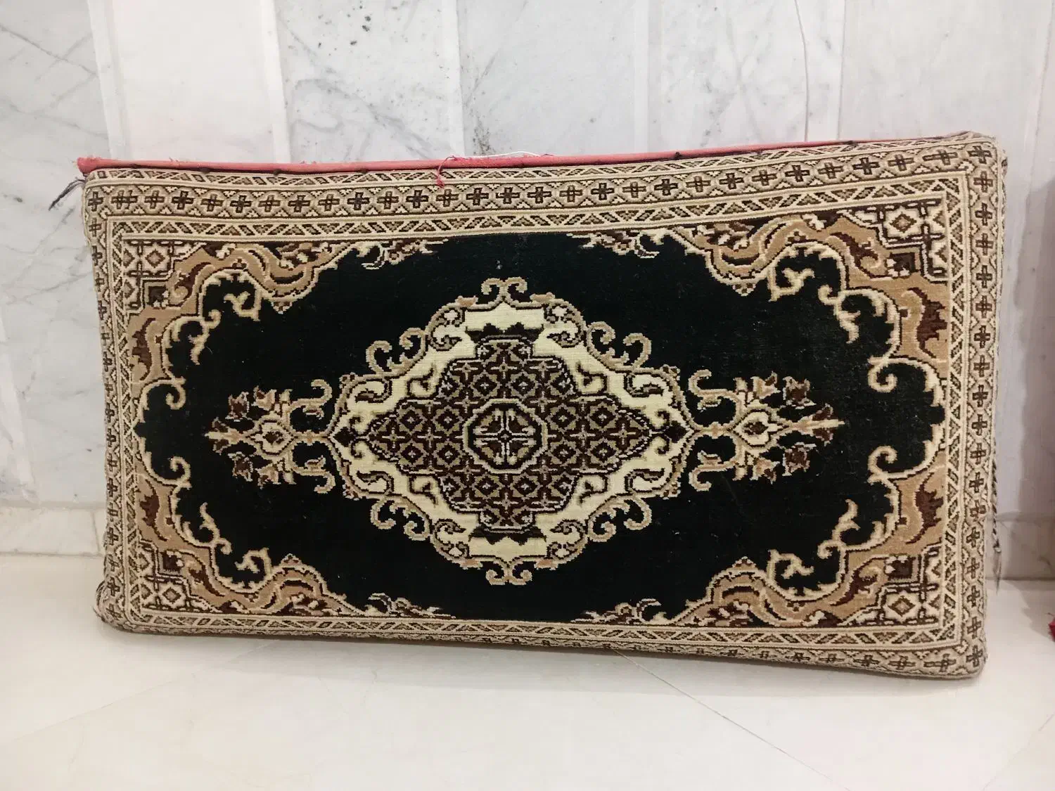 پشتی سالم|پشتی|نیشابور, گنبد سبز|دیوار