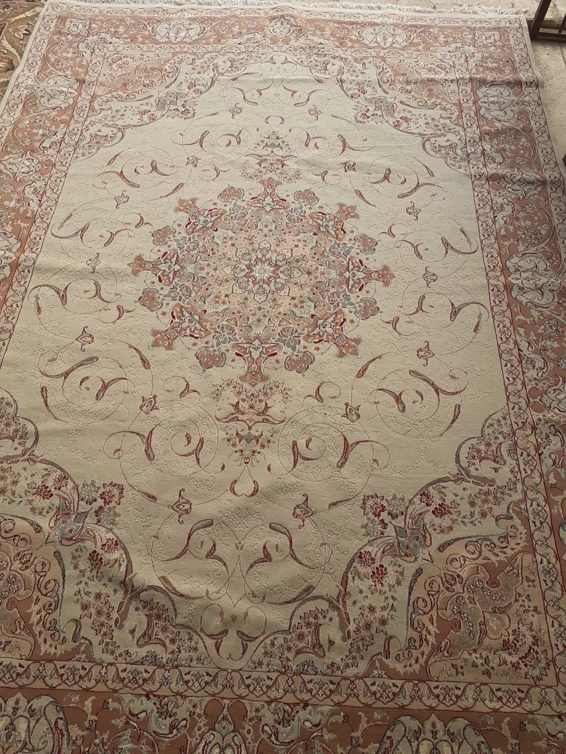 فرش ۹ متری|فرش|شاهین‌شهر, عطار|دیوار