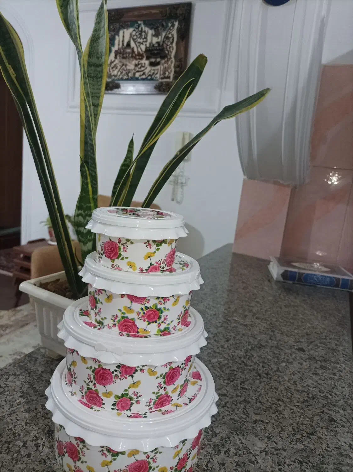 ظرفهای طرحدار چهارعددی|ظروف نگهدارنده، پلاستیکی، یک‌بارمصرف|نقده, |دیوار