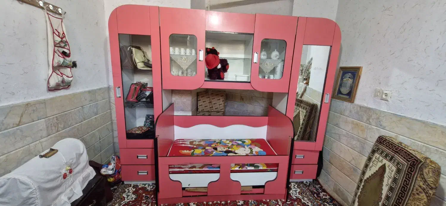 یک عدد کمد بچه بزرگ|تخت و صندلی بچه|قم, نیروگاه|دیوار